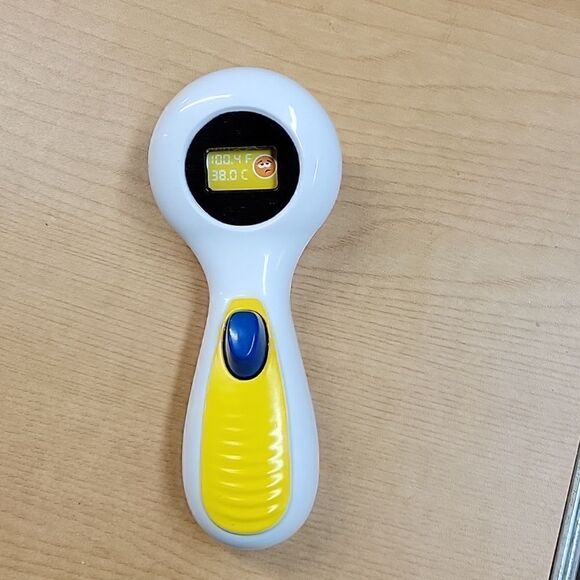 Fisher-Price Doctor/Vet Medical Kit With Working thermometer Age 3+ Playset - Picture 5 of 12